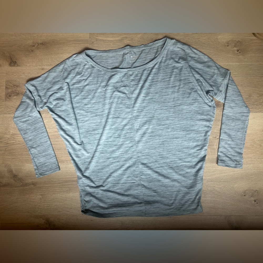 Athleta batwing long sleeve top size small